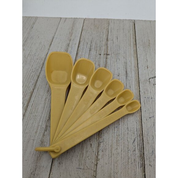 Vintage Gold Mustard 6 Piece Measuring Spoons #2236 2235 2234 2233 2232 2231 - Picture 3 of 9